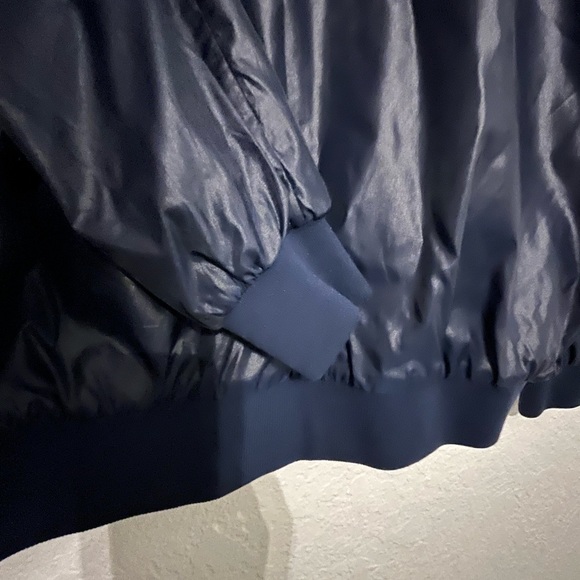 IZOD Vintage 80’s windbreaker jacket Men’s L navy blue with zip in hood - Picture 3 of 5